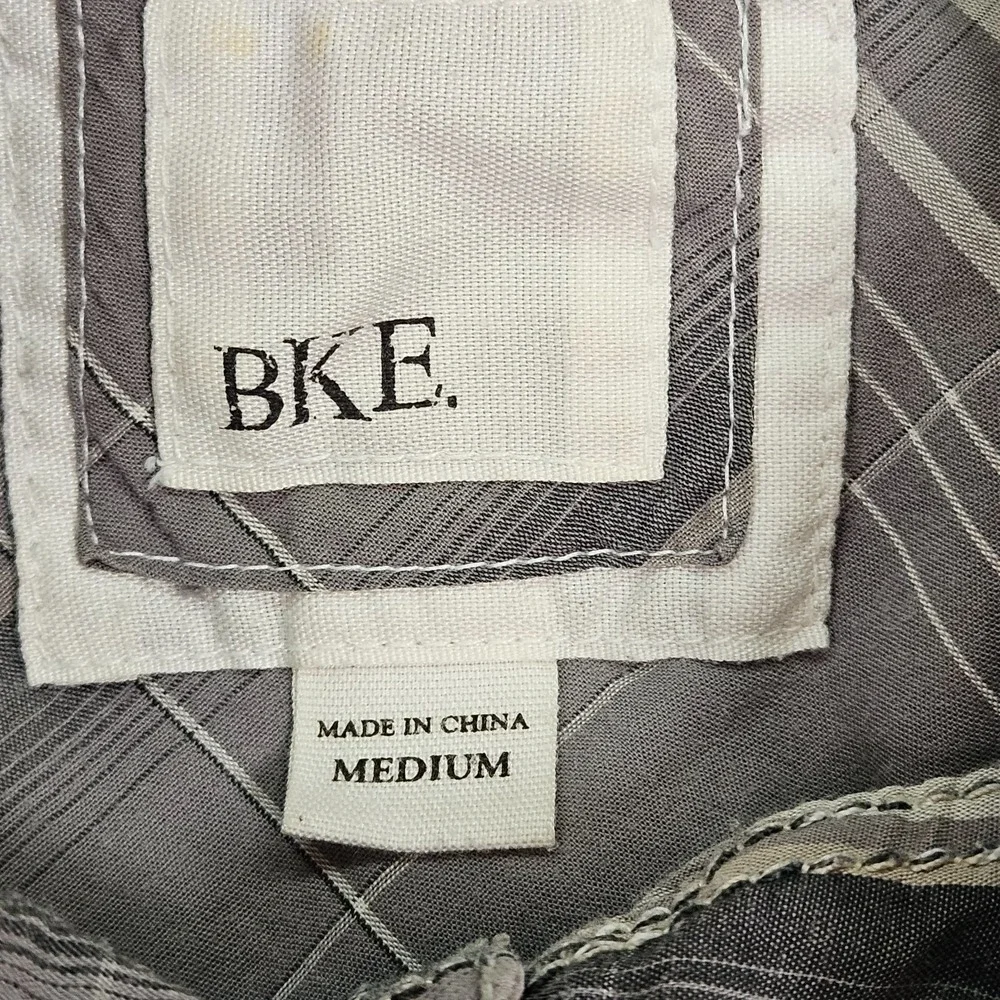 BKE‎ Button-Up Shirt Mens M Gray Plaid Long Sleeve Athletic Fit Flap Pockets